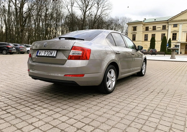 Skoda Octavia cena 29600 przebieg: 209000, rok produkcji 2013 z Strzyżów małe 407